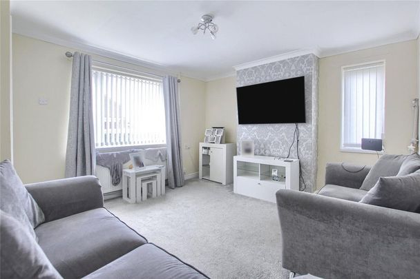 2 bedroom end of terrace house to rent - Photo 1