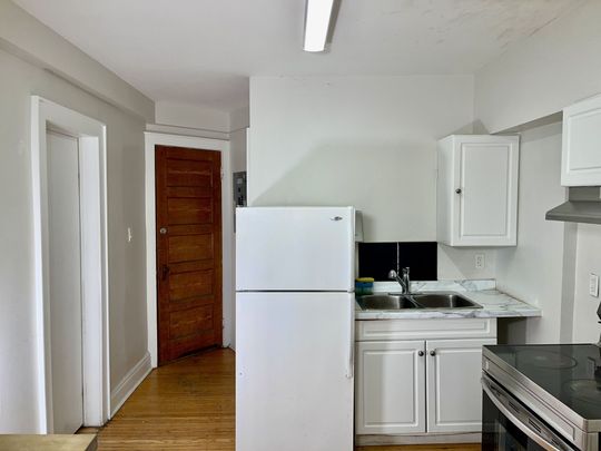 For Lease - 2257 Dundas Street Unit# 3, Toronto, Ontario - Photo 1