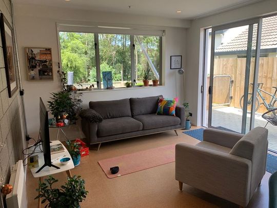 Live Sustainably: 2 Bedroom Apartment with Garden - Photo 1