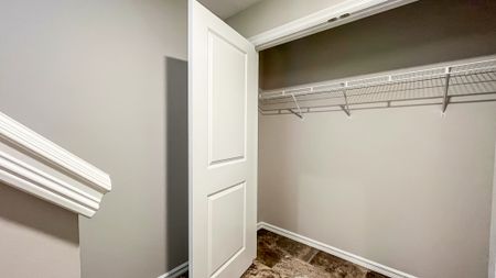 Blue Quill Beauty | 3 Bed, Double Garage, Steps To Lrt. - Photo 3