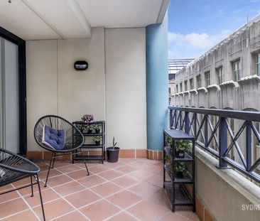 Enjoy City Living at Martin Place | Unfurnished - Photo 3
