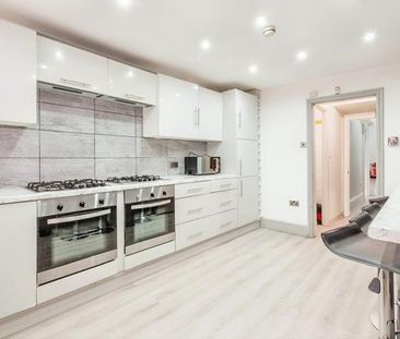 8 bedroom semi-detached house to rent - Photo 2