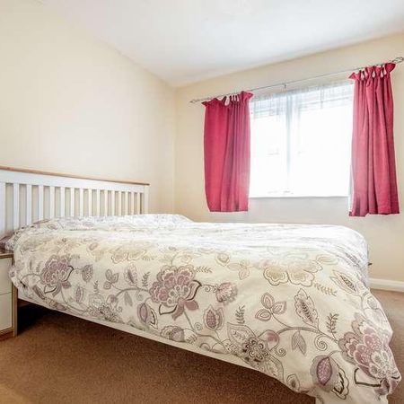 Fairfield Road, KT22 - Photo 4