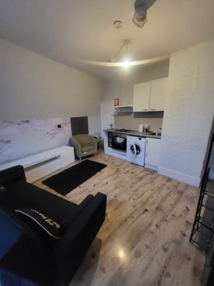 1 Bed Flat, Kingsland Road, E8 - Photo 1