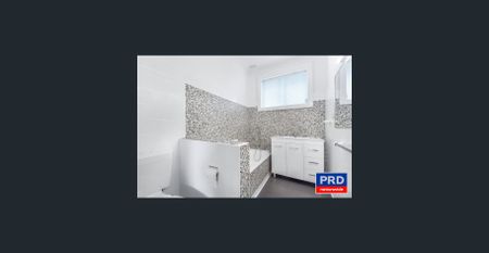 5 bedroom home OR 4 Bedroom Family home with separate home office. - Photo 2