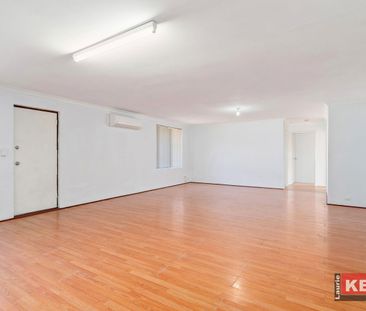 🏡 FOR RENT – Neat & Spacious 3 Bedroom, 1 Bathroom Home in Belmont - Photo 1