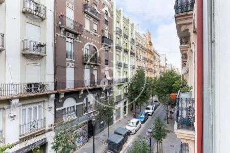 Valencia - Photo 2