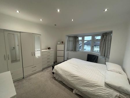3 bedroom apartment to rent - Photo 2
