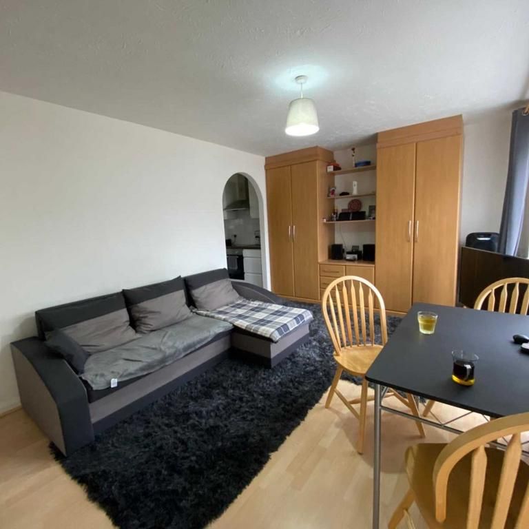Studio to rent - Photo 1