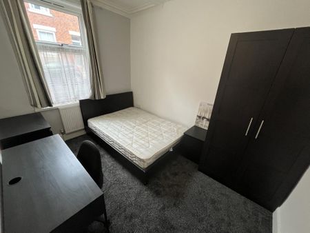 Burley Lodge Terrace, Leeds, LS6 - Photo 2