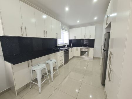Modern 2-Bedroom Granny Flat with Utilities Included - Fully Furnished Option! - Photo 5