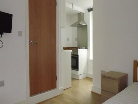 Room 2, 58 Brookhill Road, London - Photo 4