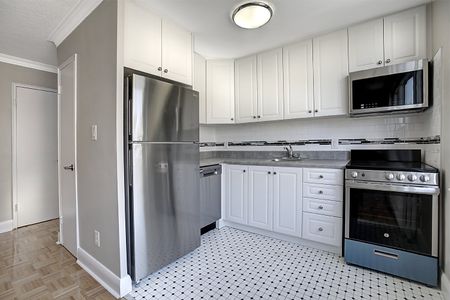 The Kingsview - Photo 3