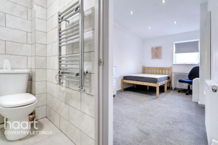 1 bedroom in a house share to rent - Photo 3