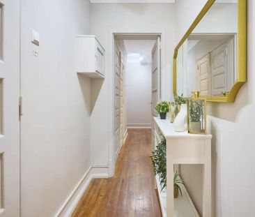 Room in a shared 4-bedroom apartment for rent in Lisbon. - Foto 1