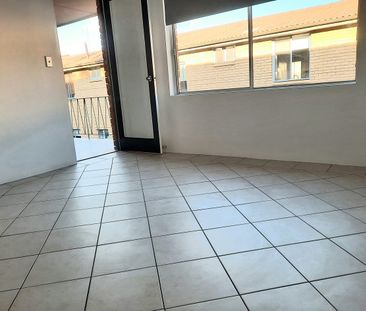 2 bdrm unit, 50m walk to Mona Vale Beach. Available mid - February - Photo 1