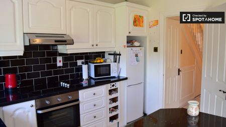 Great room in 3-bedroom apartment in Tallaght, Dublin - Photo 3