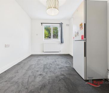 4 bedroom semi-detached house to rent - Photo 4