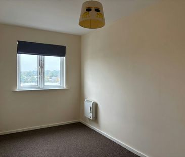 Flat to rent on - Photo 3