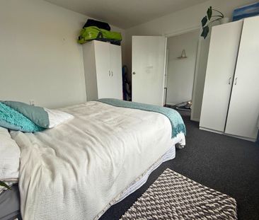 Modern 3-Bedroom Home in Central Phillipstown - Photo 3