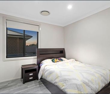 33 Sheila Street, Grantham Farm NSW 2765 - House For Rent | Domain - Photo 5