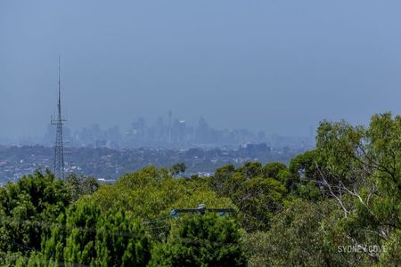 LIGHT FILLED, NORTH FACING APARTMENT | Unfurnished - Photo 5