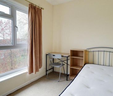 3 bedroom flat to rent - Photo 3