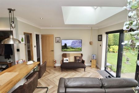 2 bedroom detached bungalow to rent - Photo 3