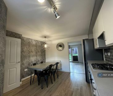 3 bedroom semi-detached house to rent - Photo 3