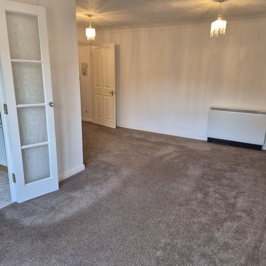 Chapelfields, Frodsham - Photo 1