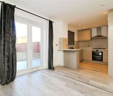 3 bedroom semi-detached house to rent - Photo 3