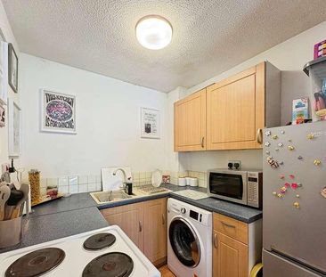 Farndon Close, Northampton, NN3 - Photo 3