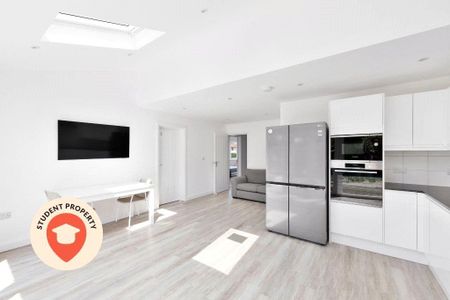 6 bedroom detached house to rent - Photo 3