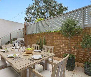 Courtyard apartment in lifestyle complex - Photo 4