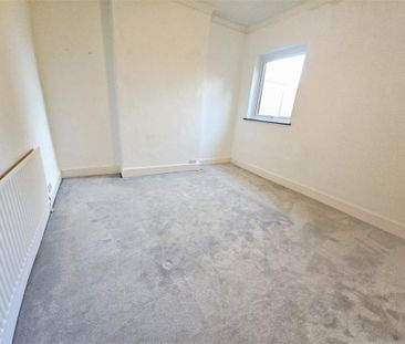 3 bedroom apartment to rent - Photo 4