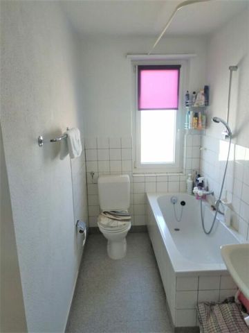 Hallo neues Zuhause! - ruhige Liegenschaft, Balkon, praktische Zimmer, neue Küche - Photo 4