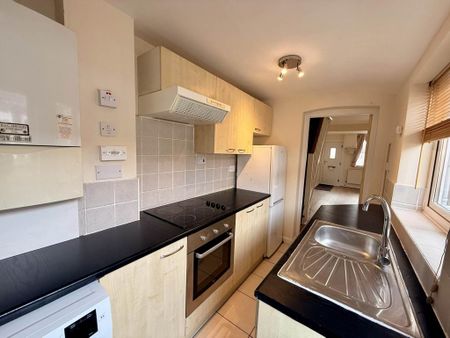 2 bedroom terraced house to rent - Photo 5