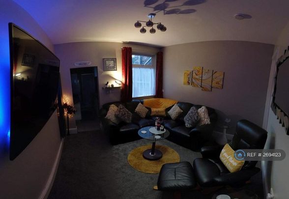 4 bedroom terraced house to rent - Photo 1