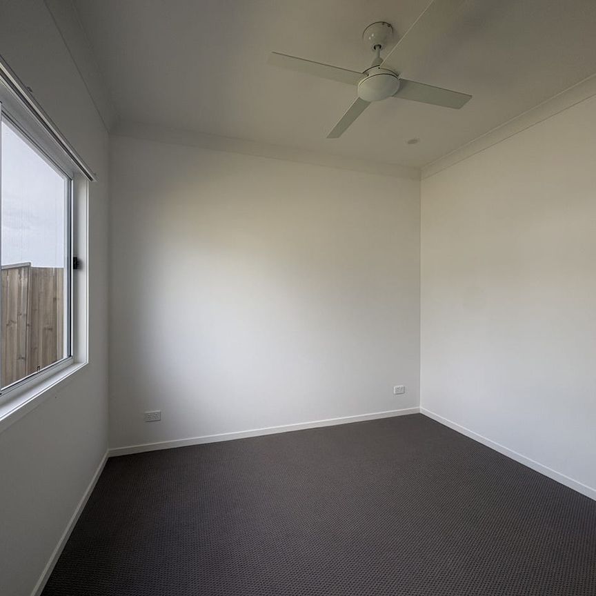 Fresh, Stylish & Brand New - Photo 1