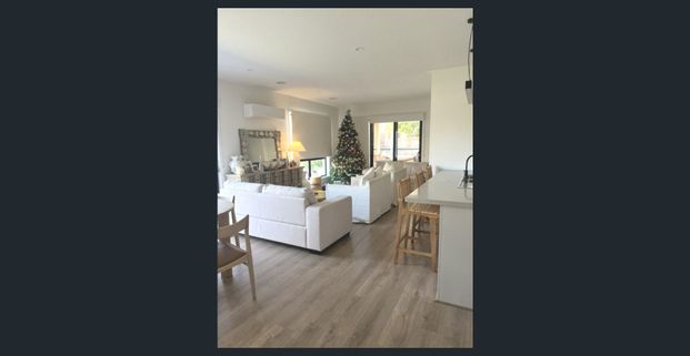 Contemporary Coastal Living in a Near-New Torquay Townhouse - Photo 1