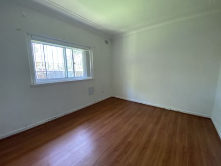 Walk to Train Station, Shops and Amenities - Photo 4