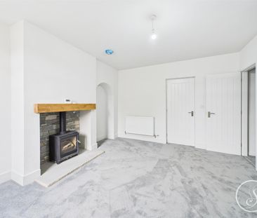 The Avenue, Harewood, Leeds LS17 - Photo 2