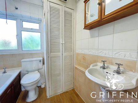 Salisbury Road, Grays, RM17 - Photo 5