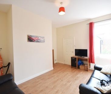 3 Bed - Trewhitt Road, Heaton - Photo 3