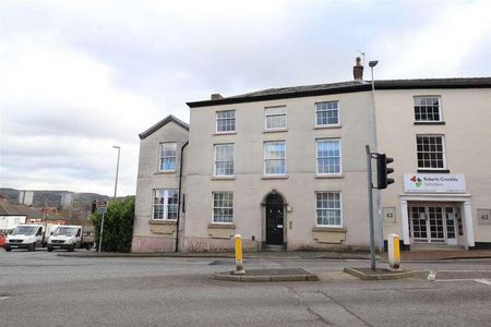 The George, Macclesfield, SK10 - Photo 4