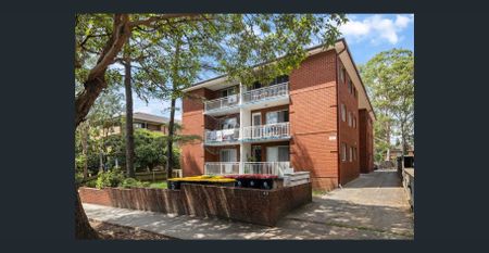 Neat & Tidy First-Floor 2 Bedroom Unit in an Ultra-Convenient Location - Photo 5