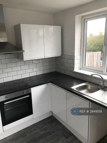 3 bedroom terraced house to rent - Photo 4