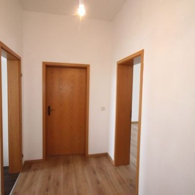 Diese Wohnung wird für Sie komplett saniert!! Moderne 2-Raum-Wohnung in Zentrumsnähe von Annaberg! - Photo 1