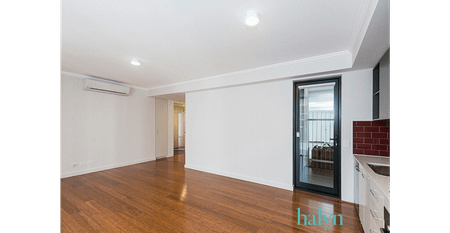 Apartment living at its best! - Photo 2