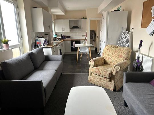 1 bedroom in a house share to rent - Photo 1